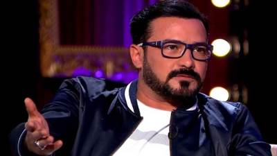 شاهد .. محمد رجب بقبعة وإطلالة سوداء