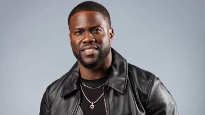 ملطخا بالدماء .. كيفين هارت يحتفل بوصول عدد متابعيه 100 مليون 