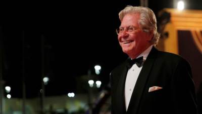 حسين فهمي : لما بحتاج حنان ببوس "التيتينة" اللى معلقها فى صدرى