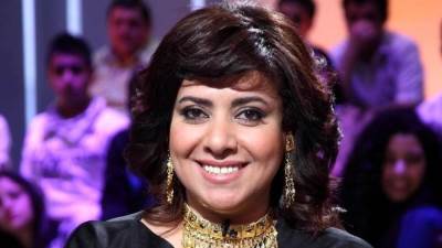 نشوى مصطفى تنعى فايق عزب .. إليك التفاصيل