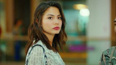 شاهد .. ديميت أوزديمير ترقص مع صديقتها