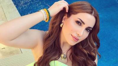 شاهد .. الفنانة "نسرين طافش" بإطلالة جريئة تستعرض جمالها..!