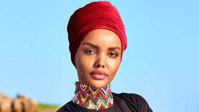 من هي عارِضة الأزياء الأمريكية ذات الأصول الصوماليّة "حليمة عدن"..!