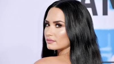 "بالصورة .. ديمي لوفاتو في موقف محرج مع متابعيها بسبب "ديك عيد الشكر