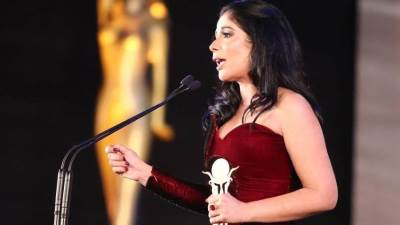 كيف استقبلت منى زكى تكريمها فى القاهرة السينمائى؟