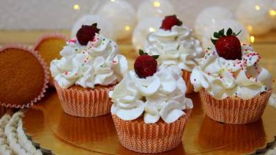 كَب كيك لأعياد الميلاد والمناسبات 