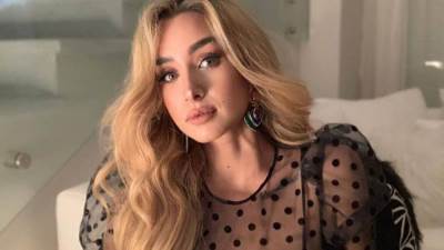 شاهد .. هنا الزاهد تفوز بجائزة أحسن ممثلة 