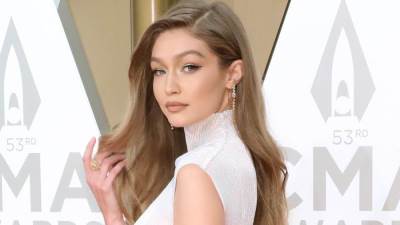 جيجي حديد في أول صورة لها مع طفلتها!