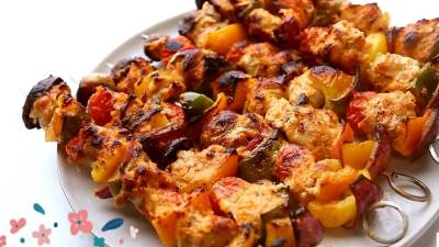 صينية شيش طاووق بالخضار في الفرن