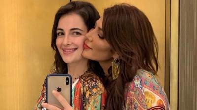 هل تعاني أصالة من الاكتئاب وتساعدها ابنتها في التغلب عليه؟