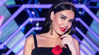 سيرين عبد النور تبرز أنوثتها بفستان أحمر قصير 