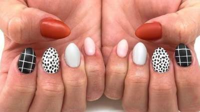 أفكار وتصميمات جميلة لطلاء أظافرك في رأس السنة