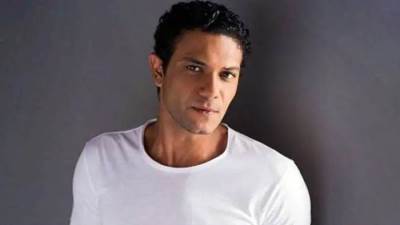 هل رفض آسر ياسين عروضاً في هوليوود؟