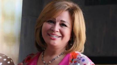 إلهام شاهين في أول تصريح لها عن سر ارتدائها فستانا مرسوم عليه حصان