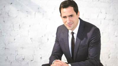 شاهدي .. أحدث "لوك" للفنان ظافر العابدين