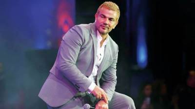 بالصور .. هل يعيش عمرو دياب قصة حب جديدة؟