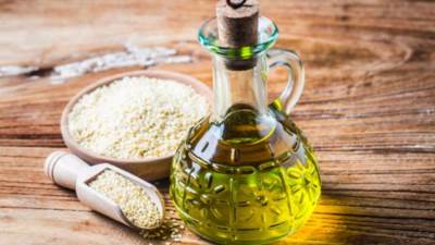 فوائد زيت السمسم للشعر