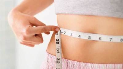 "المرآة والكعب العالي والضحك".. طرق الوقاية من زيادة الوزن