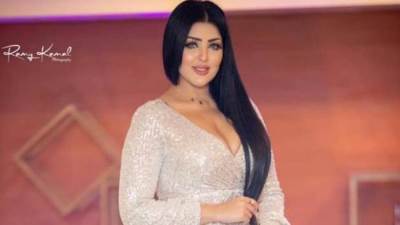 شاهد.. فتاة الأهرامات تفاجئ متابعيها بصورة لـ"صدرها العاري" وتؤكد: "ألماظات"