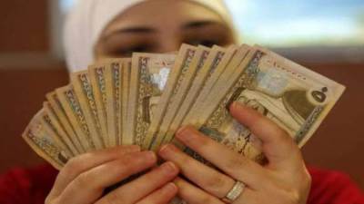 الإفتاء يرفض استدانة الزوج للمهر من الزوجة قبل العقد.. والسبب!