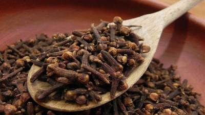 كيف يساعد "القرنفل" العضو الذكري في زيادة الانتصاب وسرعة القذف وتقليل الحكه؟