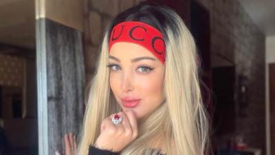 زوجة تامر حسني تستعرض جمالها