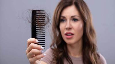 عادات يومية شائعة تسبب تساقط شعرك .. تجنبيها