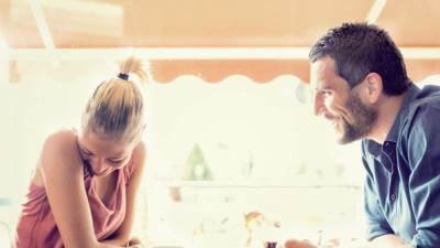 5 علامات صريحة تدل على وقوع الطرفين بالحب بدون الاعتراف به