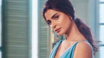 رانيا منصور بفستان أحمر قصير فى عيد الحب