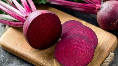 مذاق جديد ورائحة شهية.. البنجر الأحمر بالزبادي في المشاوي