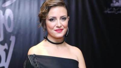 شاهد.. أنا مدمن أبص فيها من زمان.. رد صادم من ريهام عبدالغفور لمتابع لها