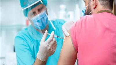 خبراء يحذرون من تناول مسكنات الألم قبل لقاح "كوفيد-19"