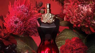 نسمات تمنحك أعلى درجات الأنوثة مع عطرJean Paul Gaultier La Belle Le Parfum