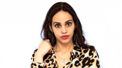 نور عمرو دياب تخطف الأنظار مع كلبها