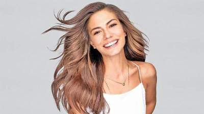 ديميت اوزديمير تخطف الأنظار بإطلالة عصرية