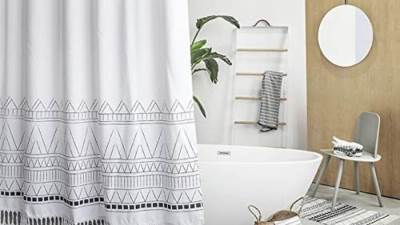 بالصور باقة عصرية جميلة من ستائر البانيو