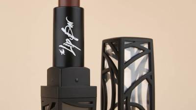 باقة من أحمر الشفاه العاري لكل ألوان البشرة