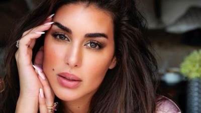 ياسمين صبري تتألق بعقد فخم وزنه 130 قيراطاً