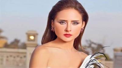 لأول مرة.. نيللي كريم تنفرد بنشر بوستر مسلسلها الرمضاني