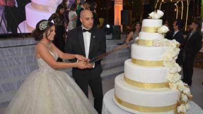 مصطفى قمر وشاكوش يشعلان زفاف ريناد ومعتز بحضور نجوم المجتمع