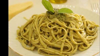 بعد انتشارها.. طريقة عمل مكرونة لينجويني بالبيستو
