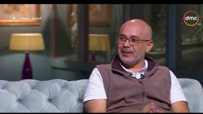 فنان شهير ُيصاب بفيروس كورونا هو وأسرته