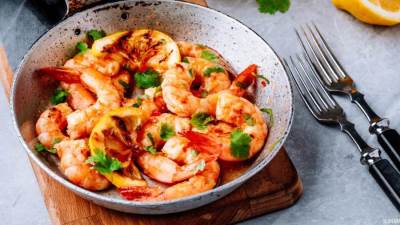 طريقة عمل جمبري بالزبدة والليمون المخلل