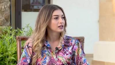 ميار الغيطي تستعرض جمالها بـ الأسود الكاجوال