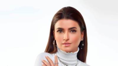 علا الفارس بإطلالة ناعمة بدون مكياج