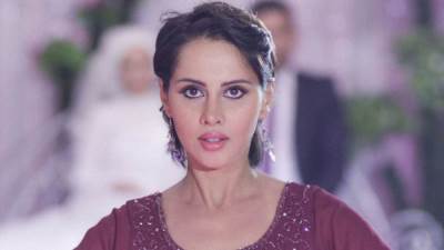 ياسمين رئيس تخطف الأنظار بإطلالة تبرز أنوثتها