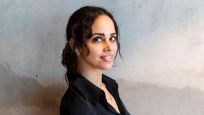 نور عمرو دياب تتألق بلوك خريفي جميل