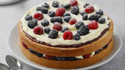 طريقة جديدة لعمل كيك التوت المشكل