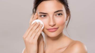 3 عادات خاطئة مدمرة للجلد .. تجنبيها