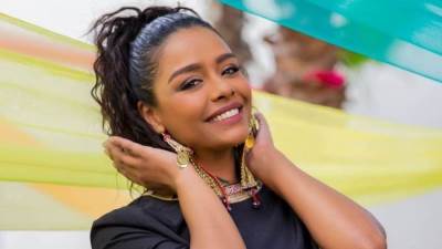 أسماء أبو اليزيد تبهر متابعيها وسط الزهور